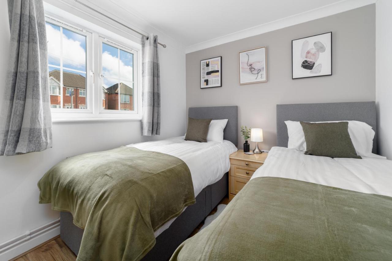 Charming 2Br Ground Floor Flat In Sholing, 11 Mins From City Centre - Recently Set Up With Love Southampton Exteriör bild